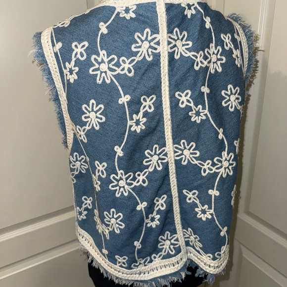 Elegant Blue and White Embroidered denim Vest - Picture 4 of 5